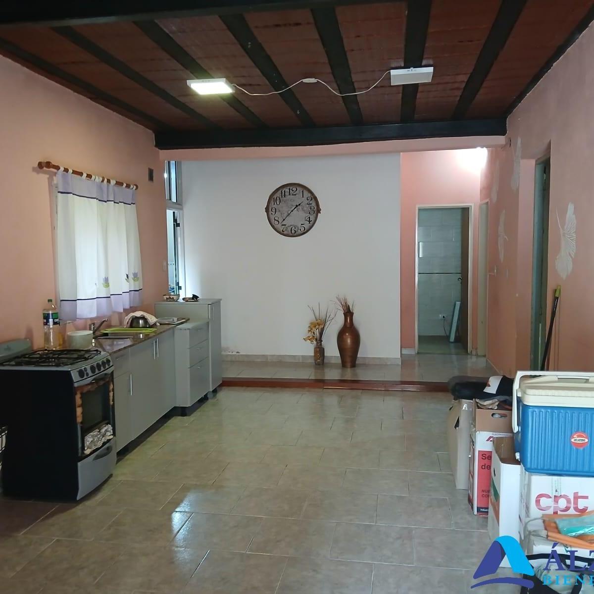 Casa con Amplio Lote 5