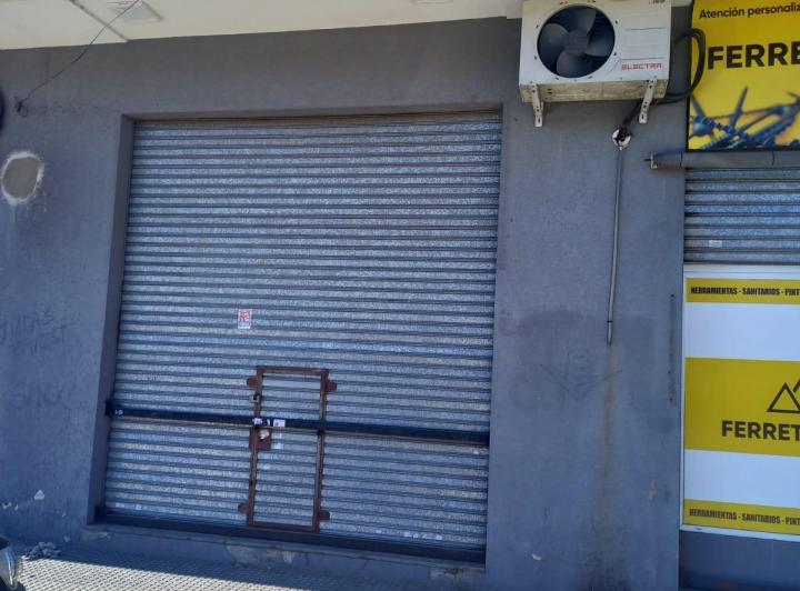 EXCELENTE LOCAL SOBRE AVENIDA 5