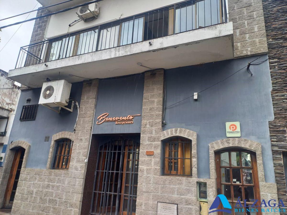 LOCAL, DOS PLANTAS, SALON COMERCIAL EN PLANTA BAJA AMPLIO, IDEAL DESARROLLO HABITACIONAL, COMERCIAL