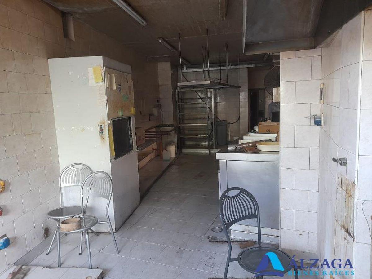 Foto de EXCELENTE LOCAL, IDEAL PARA CONSTRUIR EDIFICIO, FOT 2 FOS 0.60. MUY, imagen 1
