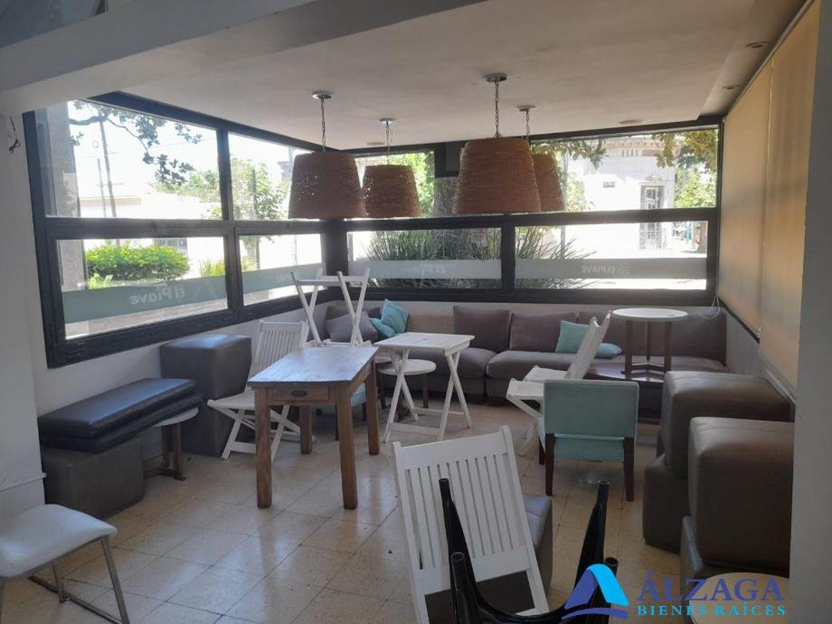 Foto de EXCELENTE LOCAL, IDEAL PARA CONSTRUIR EDIFICIO, FOT 2 FOS 0.60. MUY, imagen 2