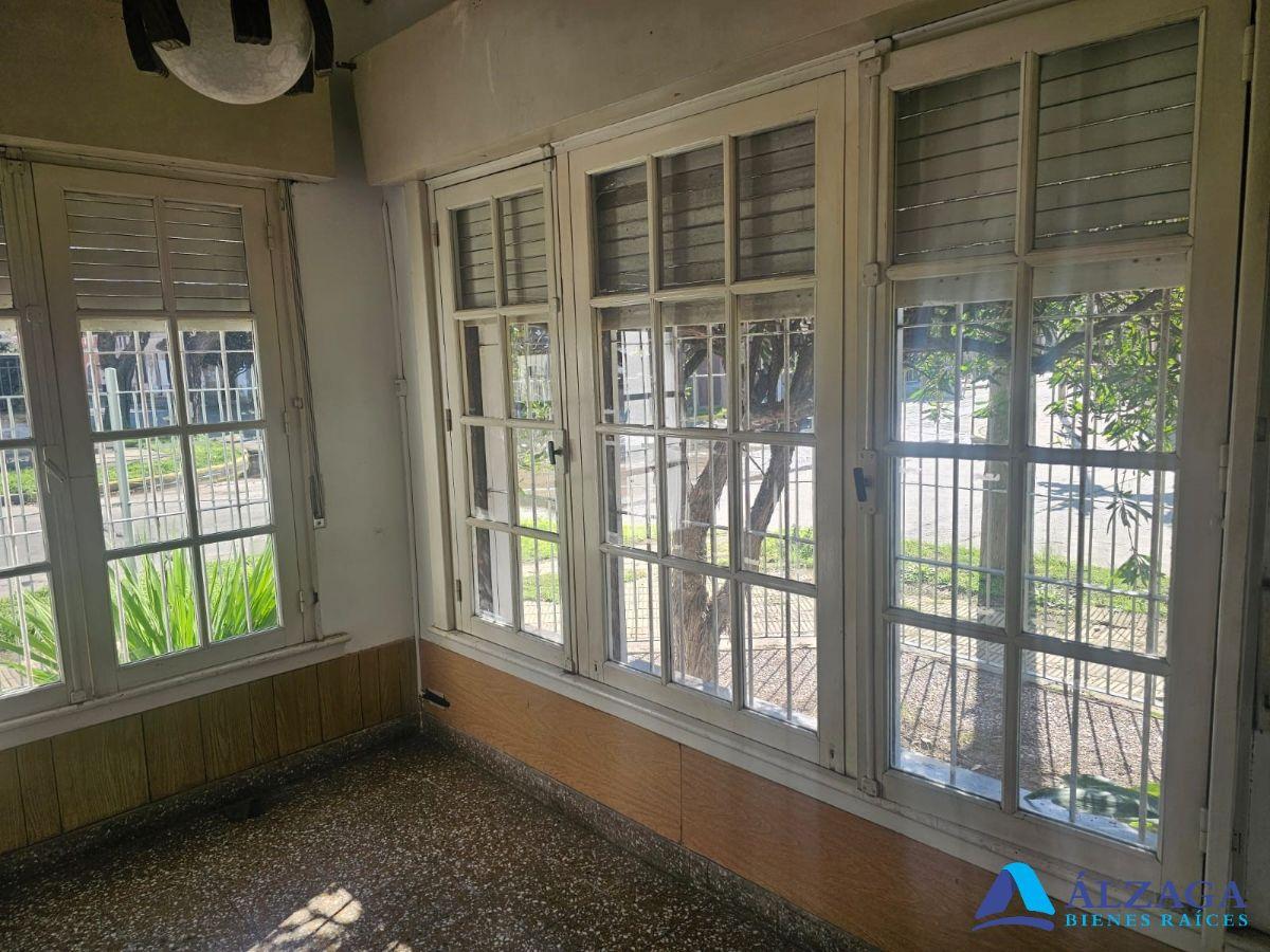 Foto de Casa de 140 m² con 2 dormitorios en alquiler en Bernal Este, imagen 1