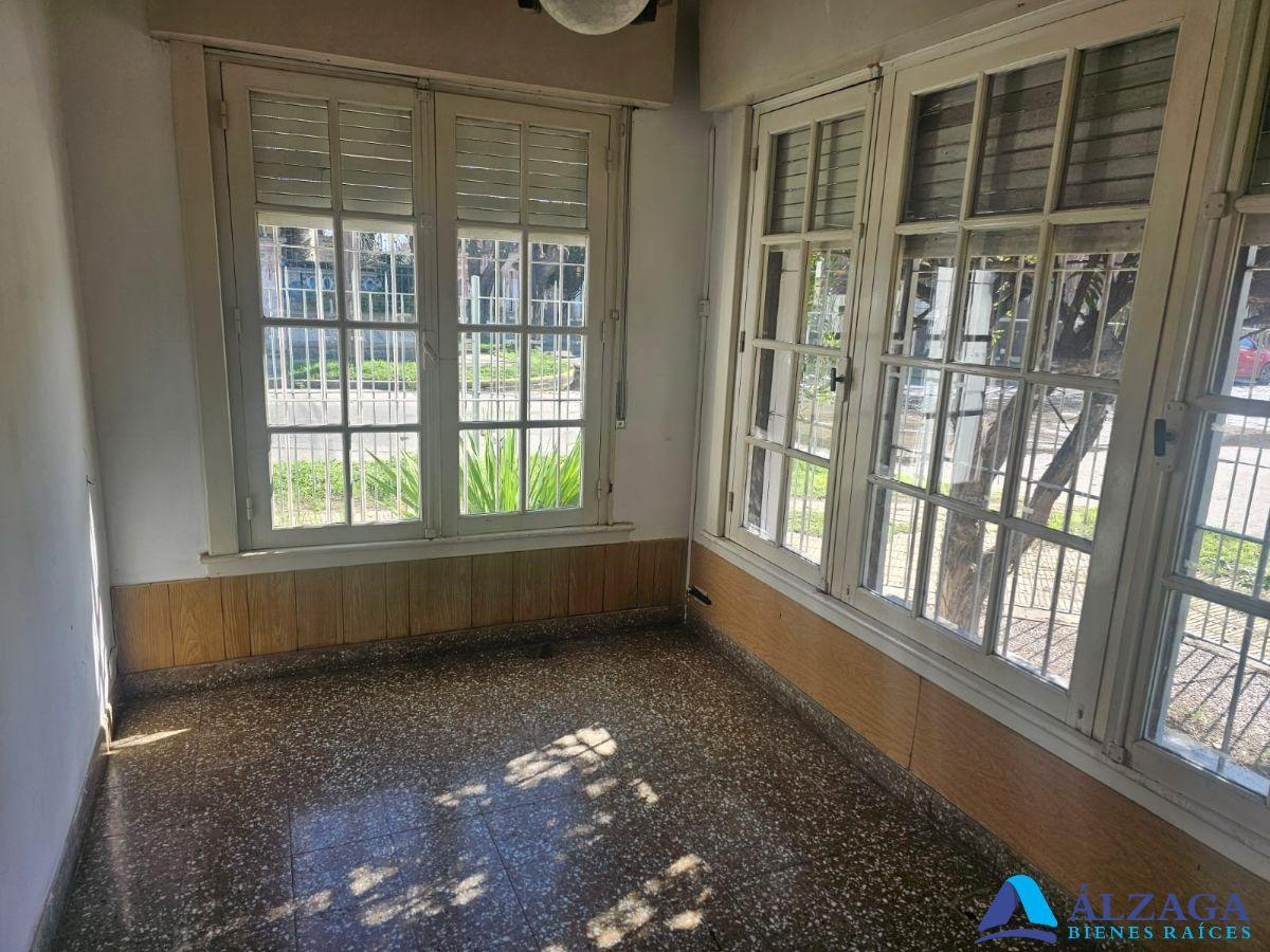 Foto de Casa de 140 m² con 2 dormitorios en alquiler en Bernal Este, imagen 3