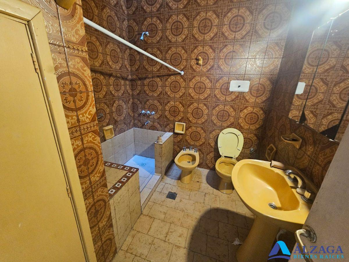 Foto de Casa de 140 m² con 2 dormitorios en alquiler en Bernal Este, imagen 2