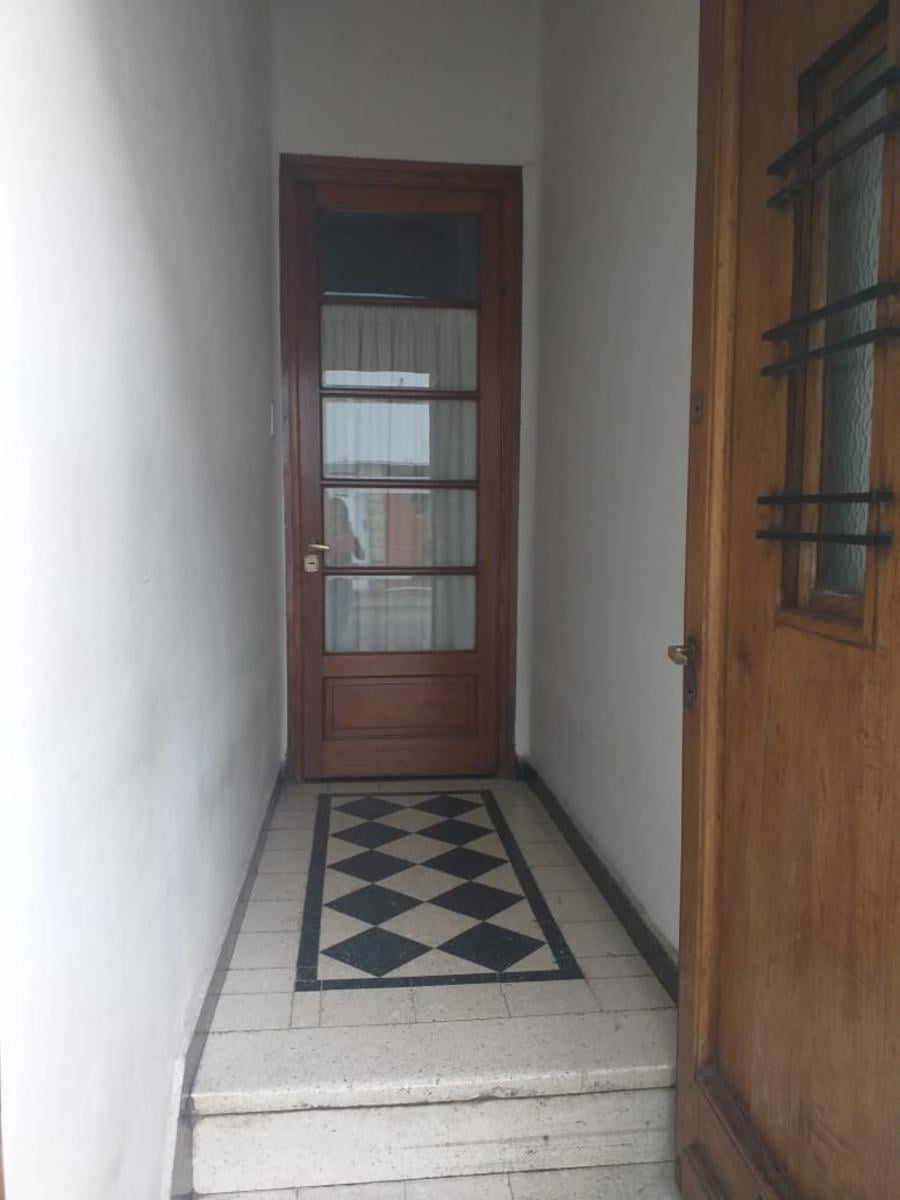 Venta Casa a Reciclar 2 dormitorios en Alberdi U$S135.000.