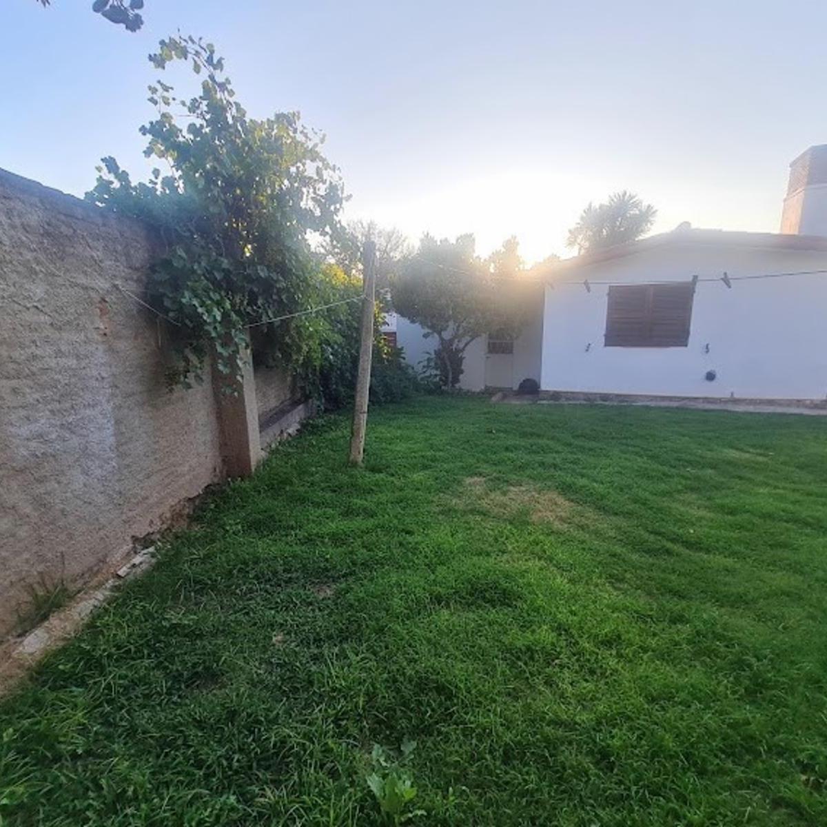 Venta Casa 3 Dorm. 2 Patios Asador Cochera + Depto Independiente en La Cumbre U$s130.000. 3