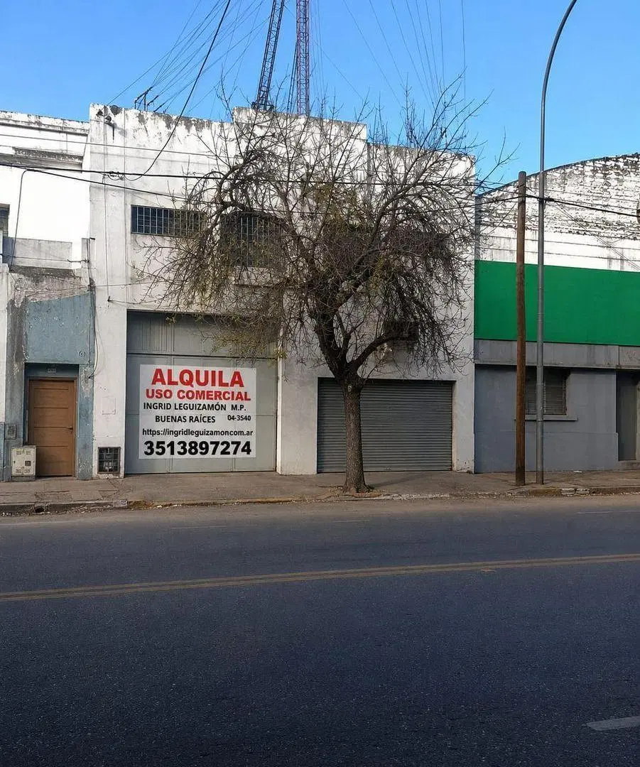 Alquiler Galpón 2 plantas en Barrio Pueyrredón. 2