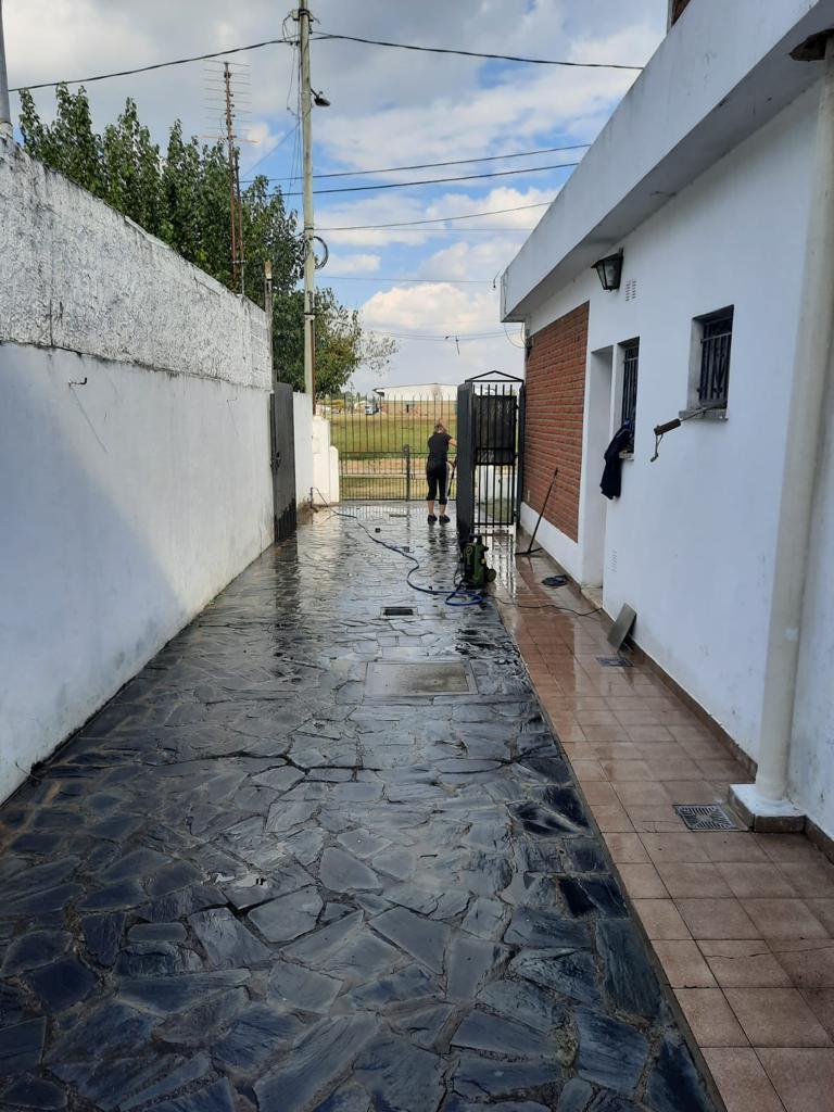 Excelente Casa a m. Av Senzabello. F. Varela 5