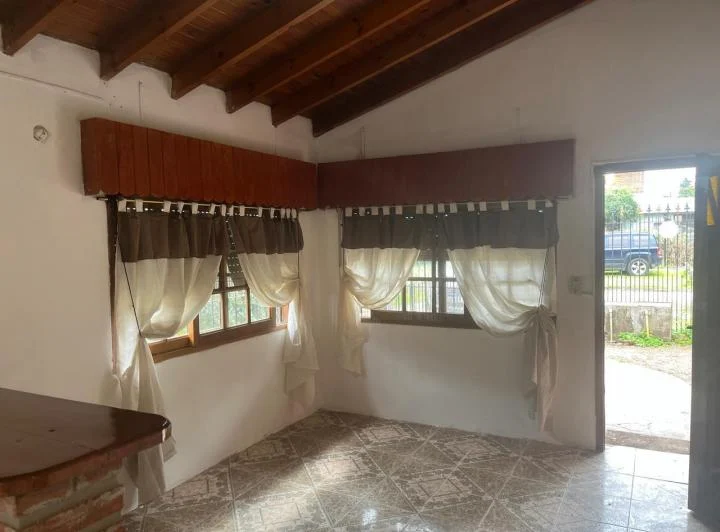 Alquiler de Chalet al frente calle 102 al 138  5