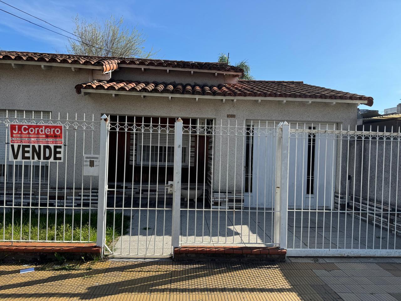 Quilmes Oeste, Chalet en Barrio Amancay APTO CREDITO BANCARIO