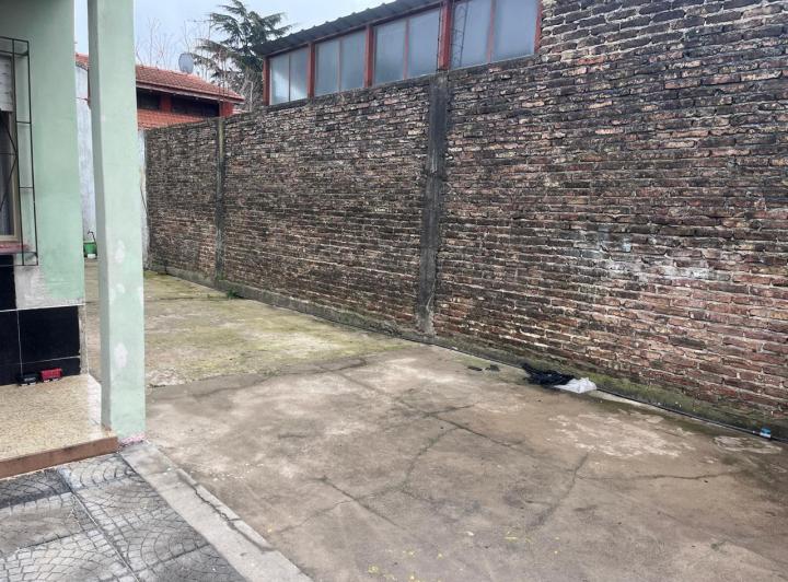 Alquiler de casa lindera con Feria Senzabello, Florencio Varela 1