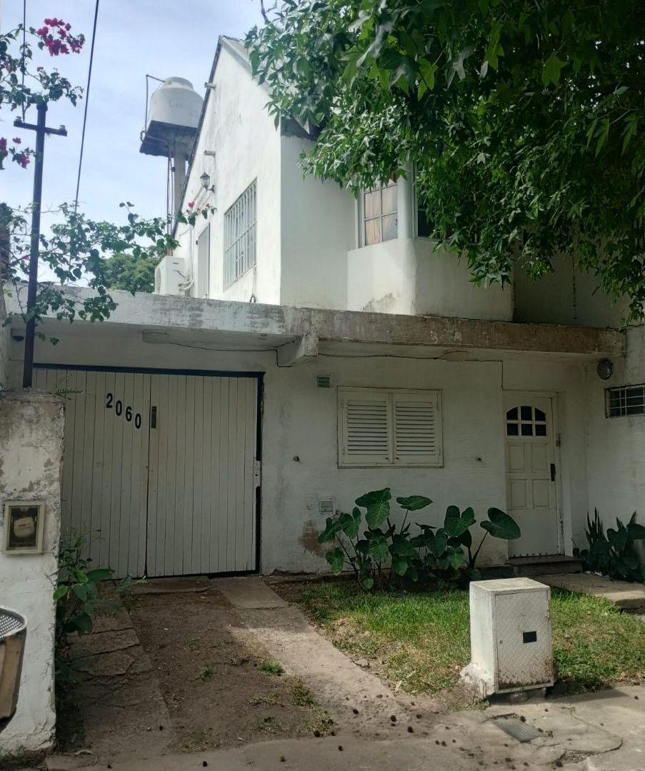 Quilmes Chalet en dos plantas con local calle 335 2060