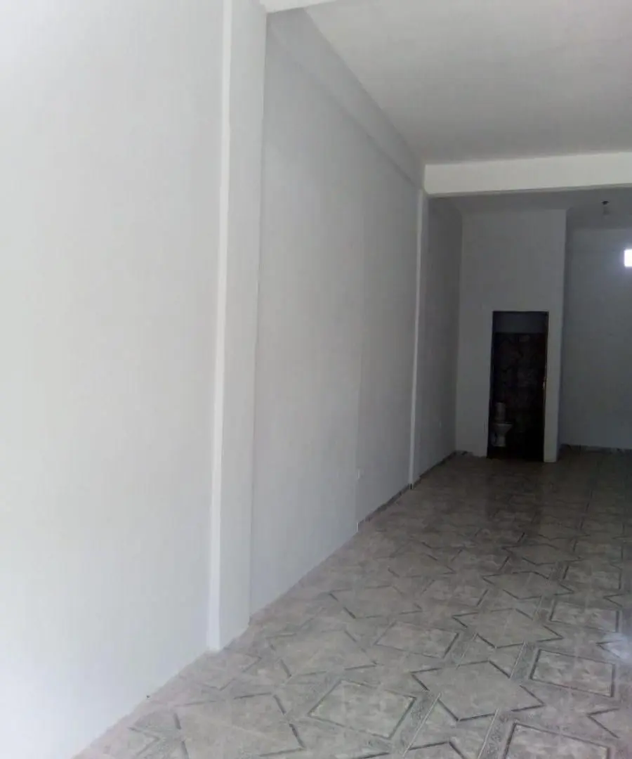 Alquiler de 2 locales a mts de Estación Solano 3