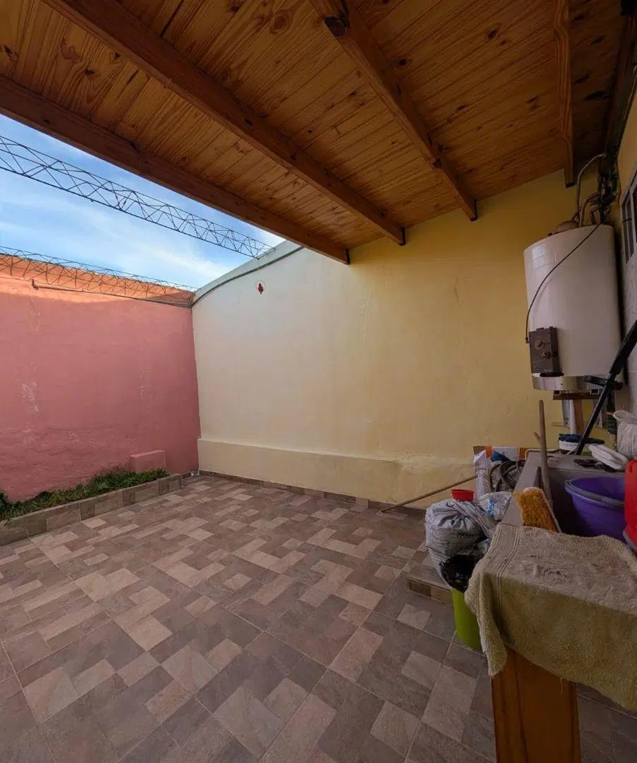 Alquiler de amplio Depto en 1° piso a 150 mts de av Calchaquí 5