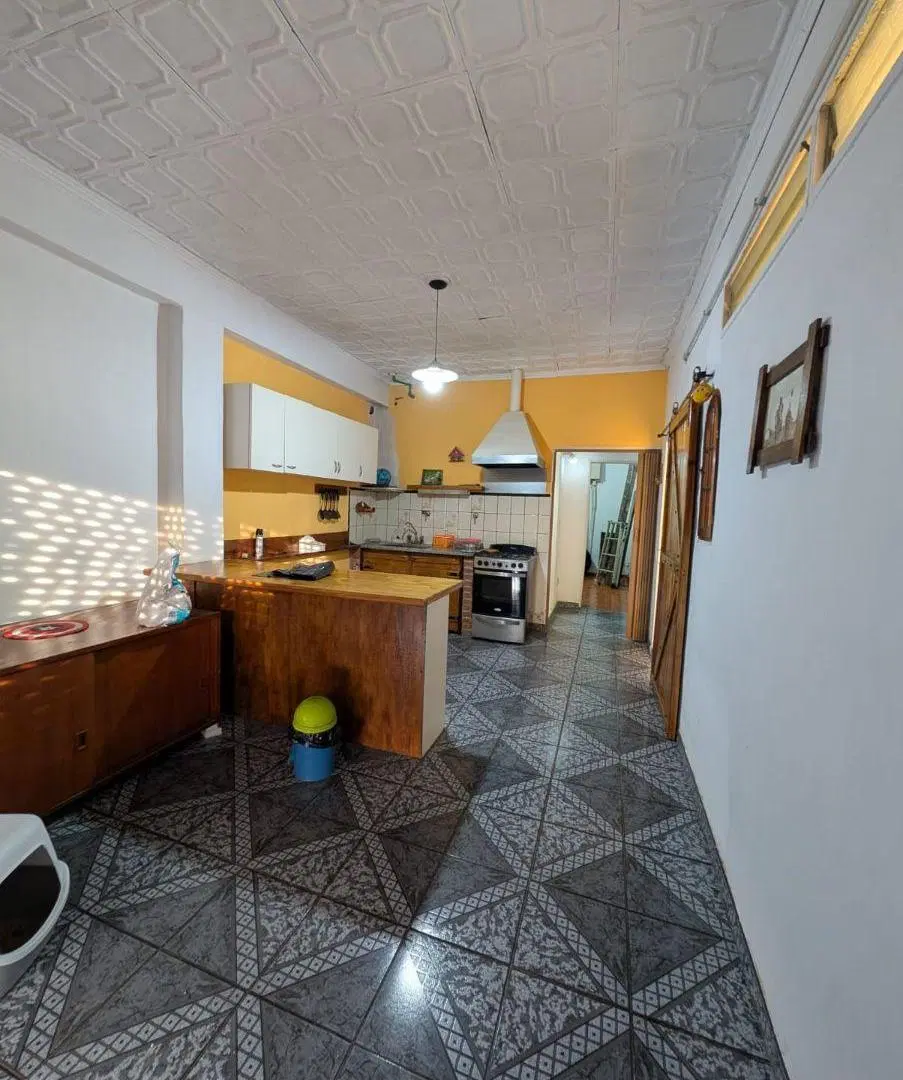 Alquiler de amplio Depto en 1° piso a 150 mts de av Calchaquí 1