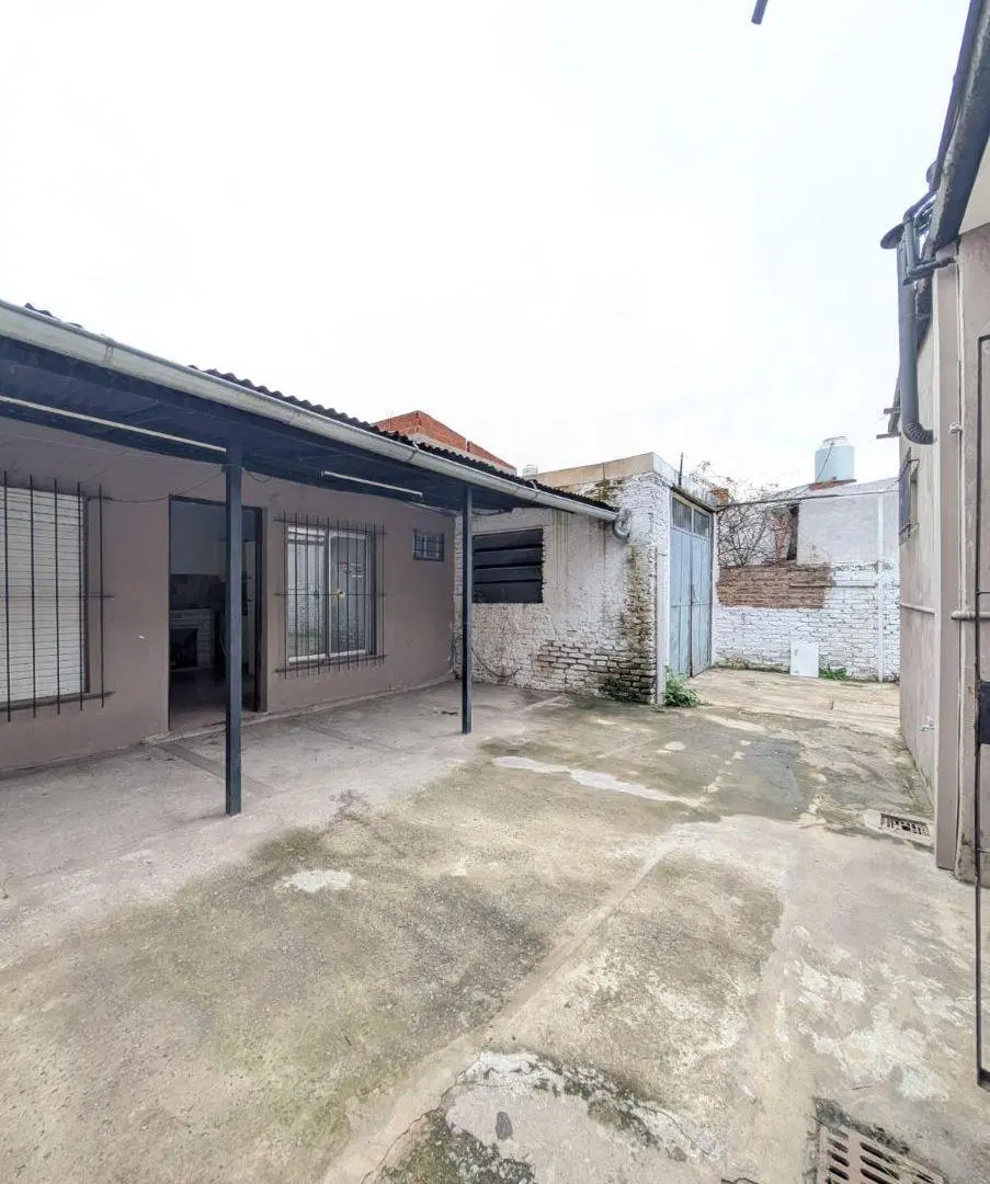Alquiler casa con 3 dormitorios a mts de Hospital del Cruce de Varela 3