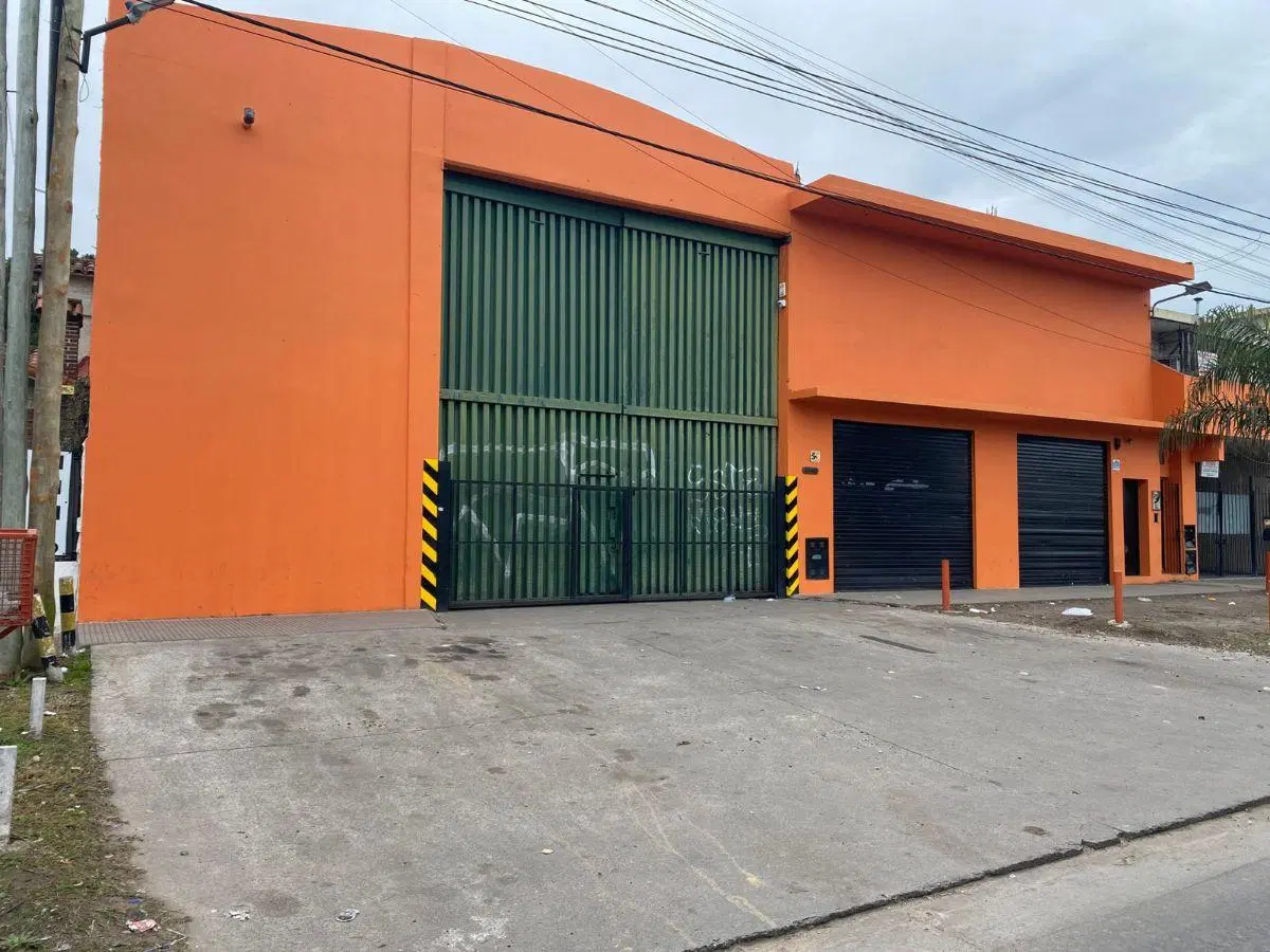 Quilmes Av Calchaqui 4460 Local en 2 plantas 3