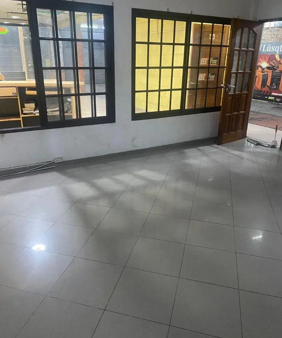 Quilmes Av Calchaqui 4460 Local en 2 plantas 4