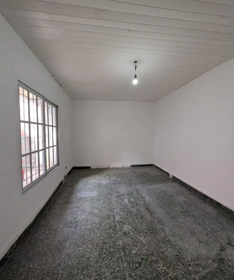 Casa 3 ambientes a mts de Av Calchaquí ALQUILER 1