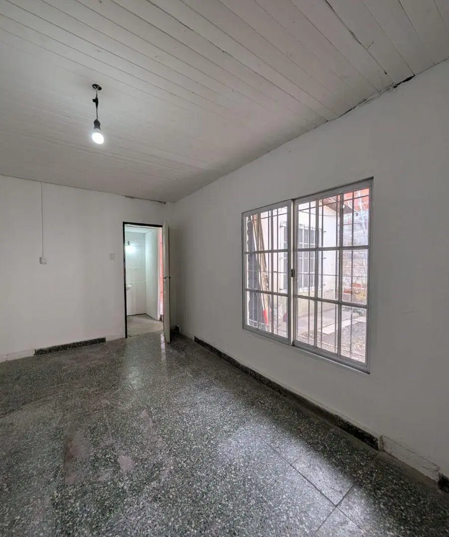 Casa 3 ambientes a mts de Av Calchaquí ALQUILER 2