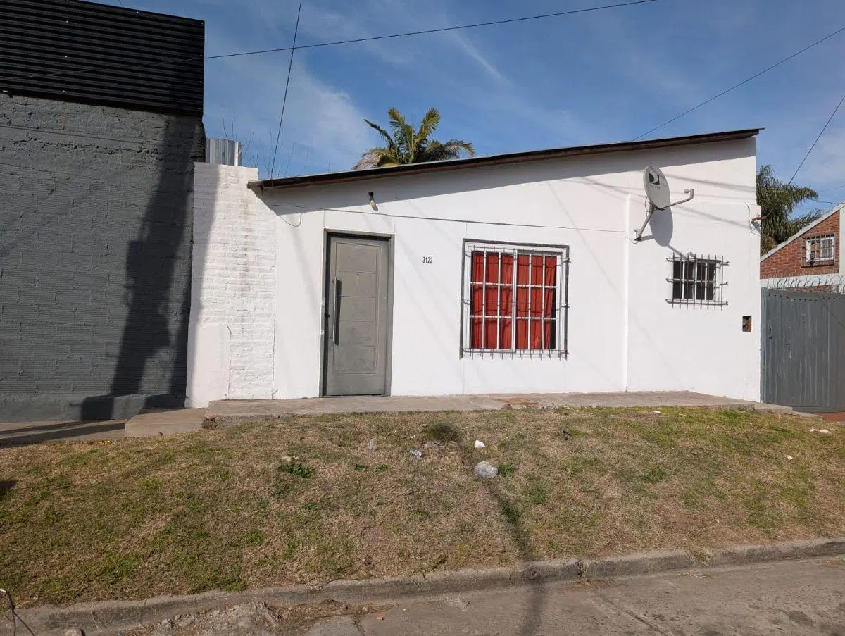 Casa 3 ambientes a mts de Av Calchaquí ALQUILER 5