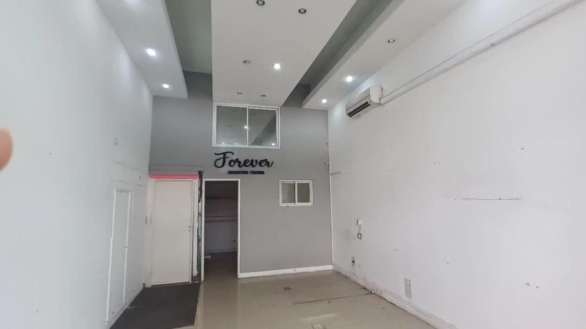 Foto de Local comercial en Quilmes Centro de 40 m2 a mts de Av Yrigoyen, imagen 2