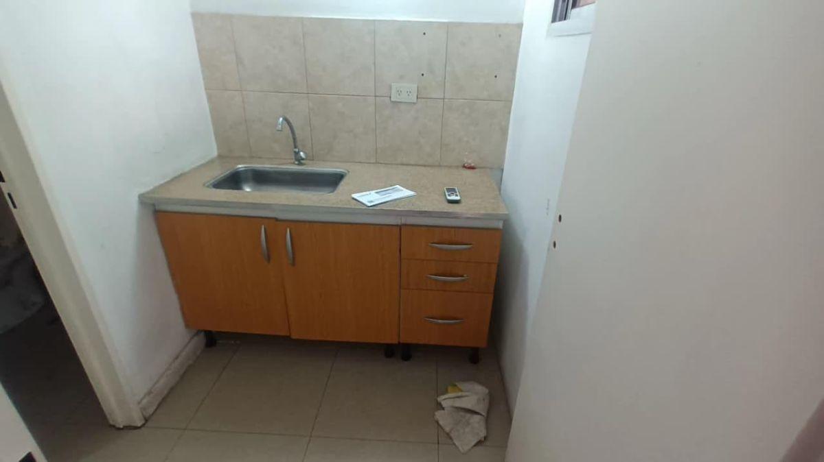Foto de Local comercial en Quilmes Centro de 40 m2 a mts de Av Yrigoyen, imagen 4