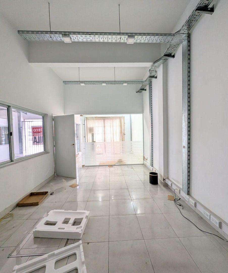 Foto de Alquiler de Local y galpón Av Calchaquí esquina Las Américas, imagen 2