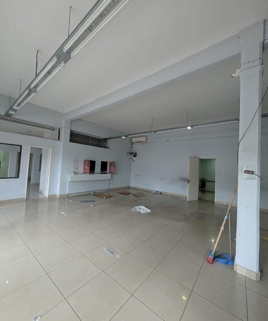 Foto de Alquiler de Local y galpón Av Calchaquí esquina Las Américas, imagen 1