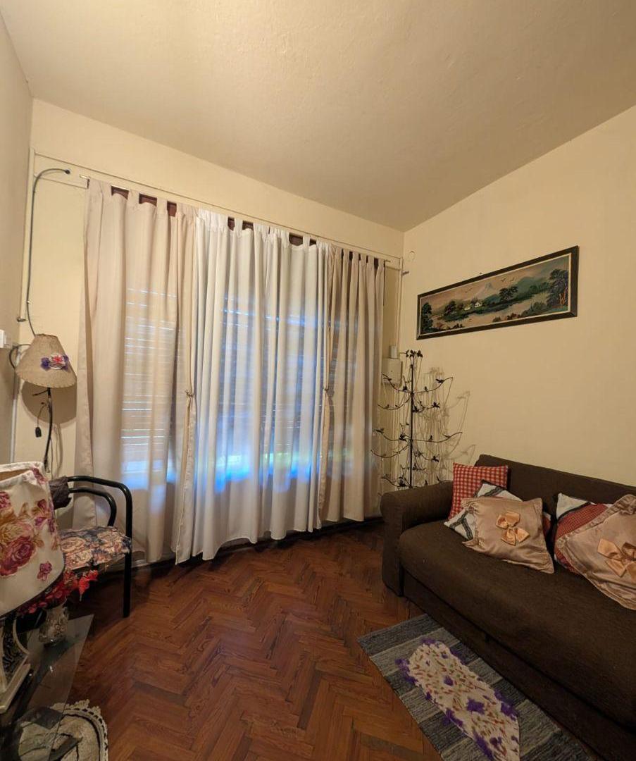 Foto de Venta Quilmes calle 855 Chalet en 2 plantas a 50 mts de 2 avenidas, imagen 4