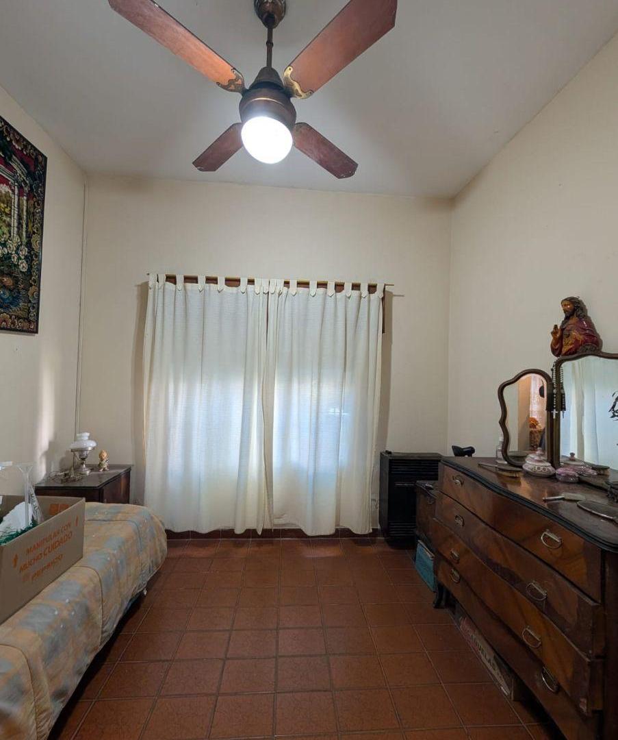 Foto de Venta Quilmes calle 855 Chalet en 2 plantas a 50 mts de 2 avenidas, imagen 3