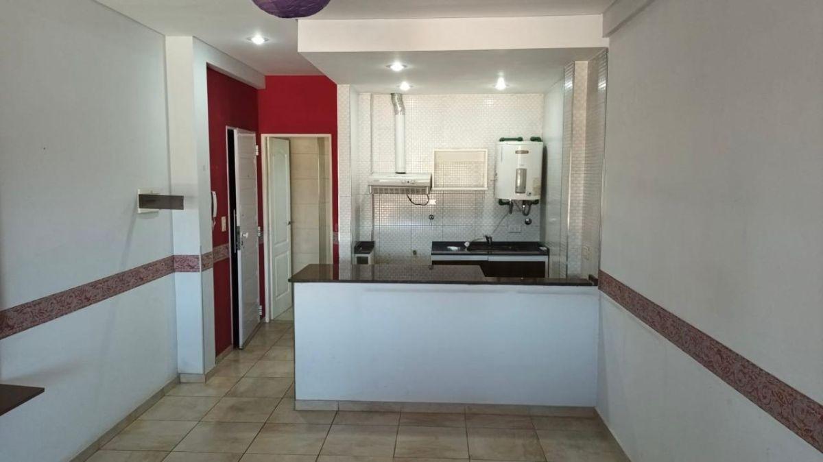 Foto de Alquiler Depto Monoambiente con cochera a 4 cuadras de Av Calchaqui, imagen 2