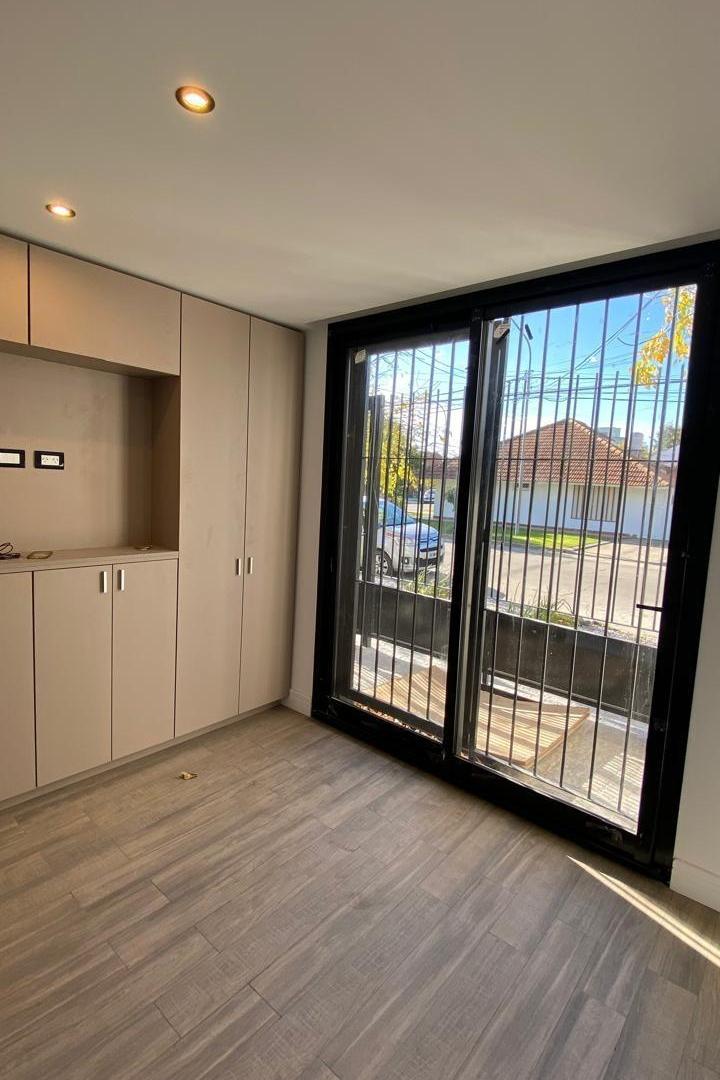 Foto de Departamento de 45 m² con 1 dormitorio en venta en Parque Luro, imagen 3