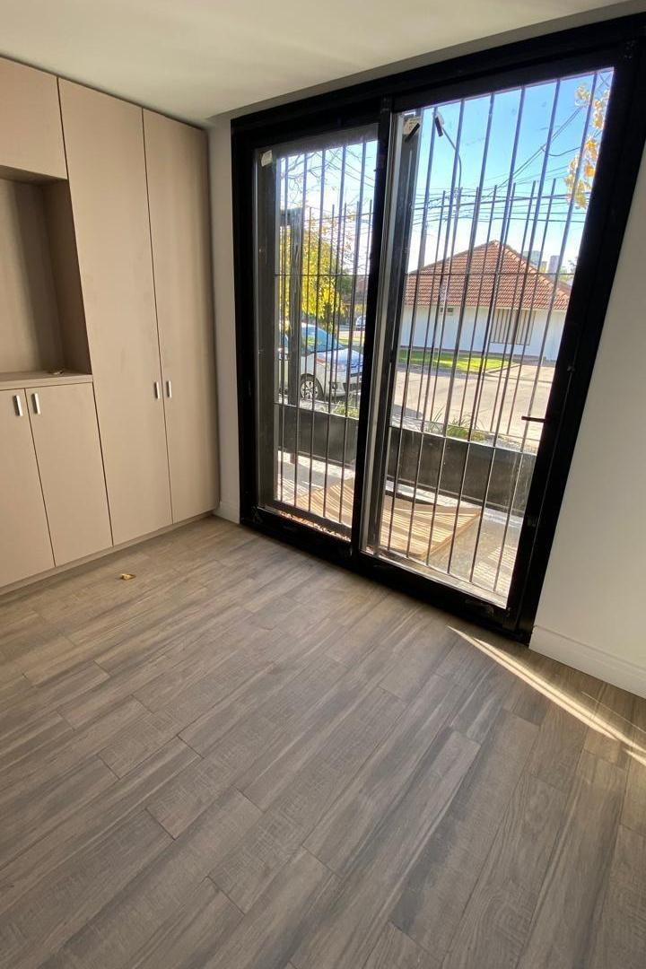 Foto de Departamento de 45 m² con 1 dormitorio en venta en Parque Luro, imagen 4