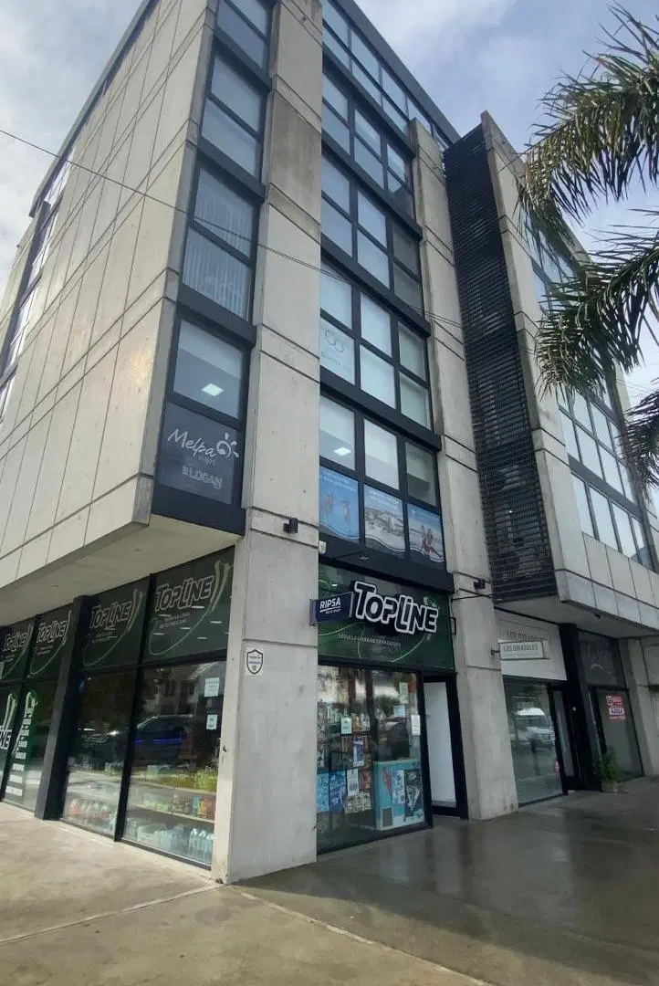 Oficina comercial de 55 m² en alquiler en Constitución 1