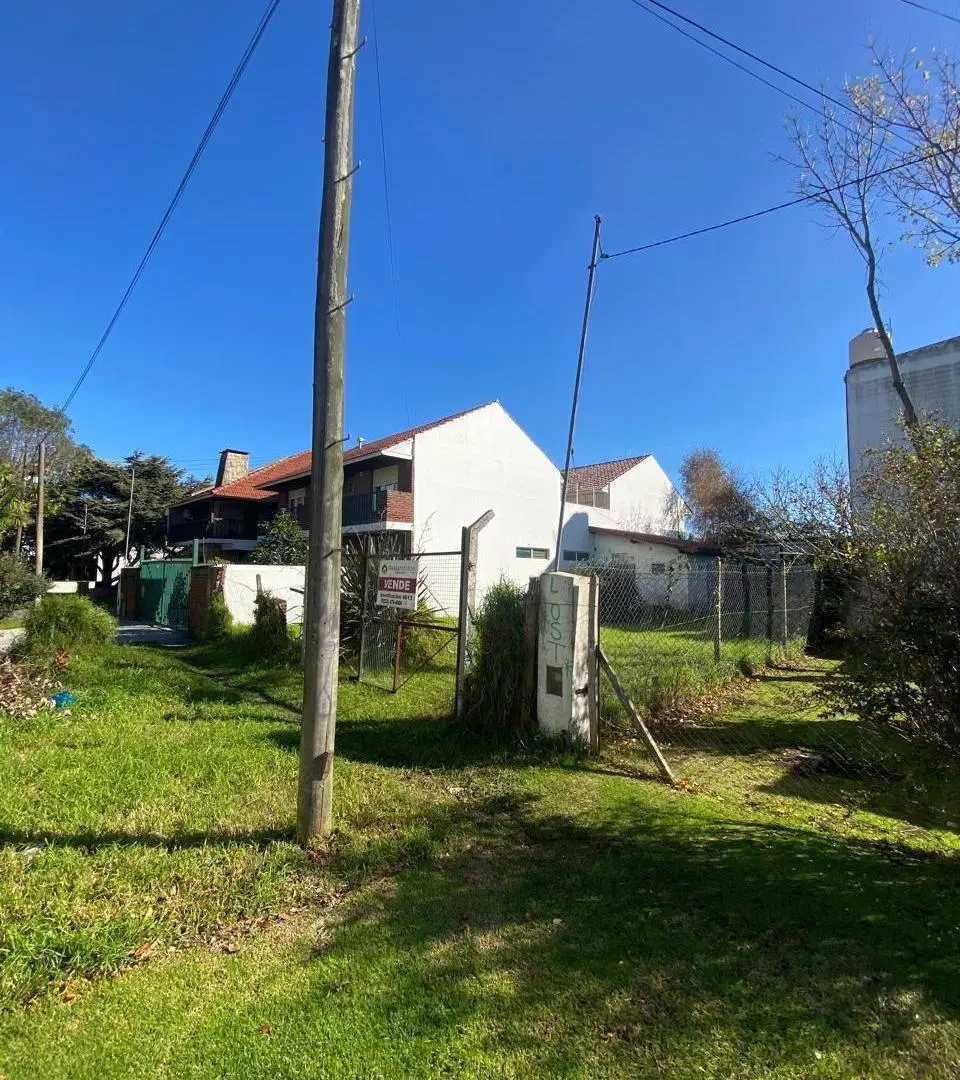 Terreno de 225 m² en venta en Parque Luro 2