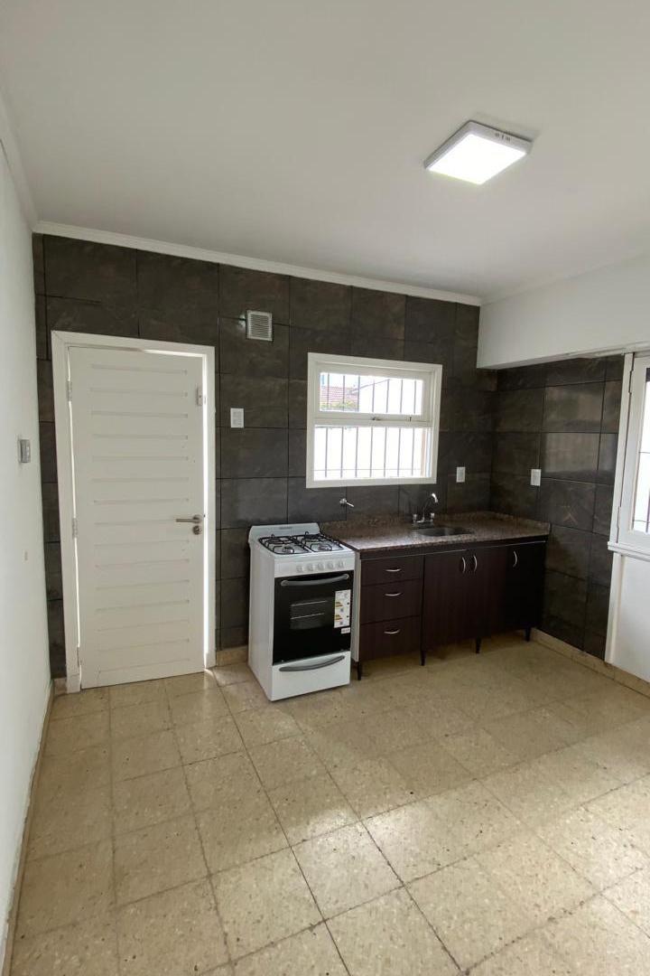 Foto de Casa en Alquiler en Parque Luro, imagen 3