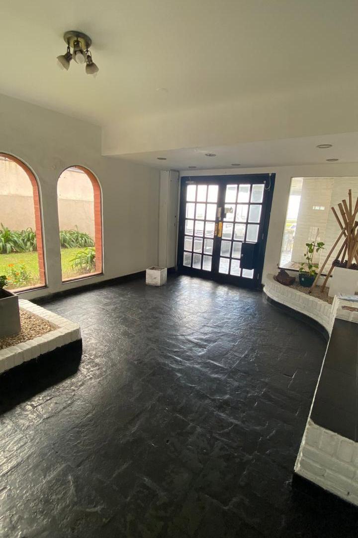 Foto de Departamento en Venta en Parque Luro, imagen 1