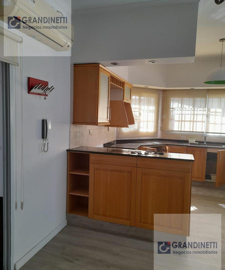 Foto de Casa con piscina en Fisherton, imagen 3