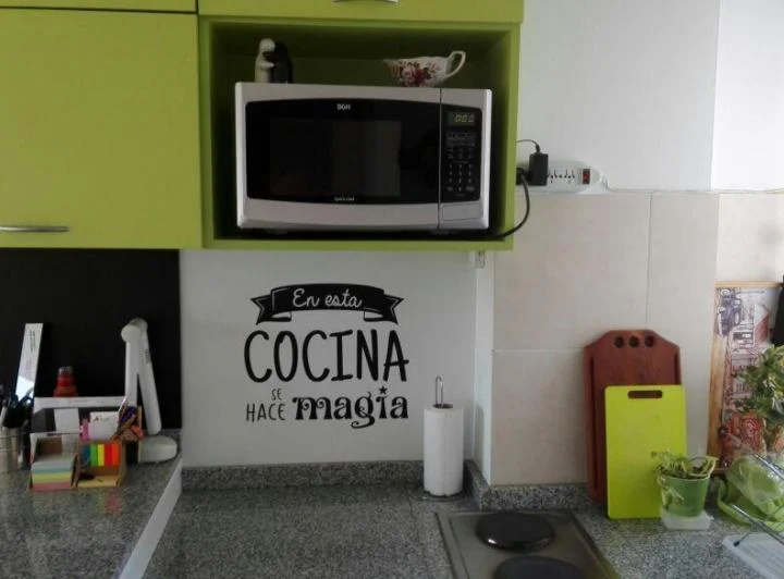 Semipiso De 2 Ambientes Con Cochera, Al Frente Con Balcon Sobre Avenida. 4