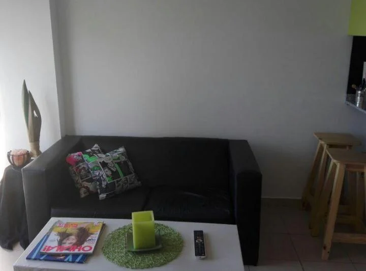 Semipiso De 2 Ambientes Con Cochera, Al Frente Con Balcon Sobre Avenida. 5