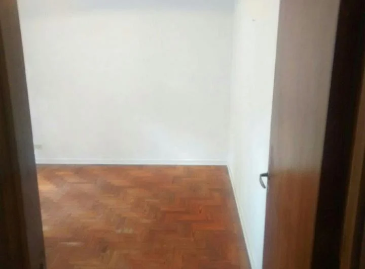 Departamento de 4 ambientes al frente con balcón 3