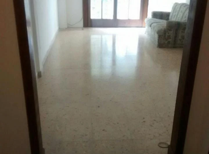 Departamento de 4 ambientes al frente con balcón 5