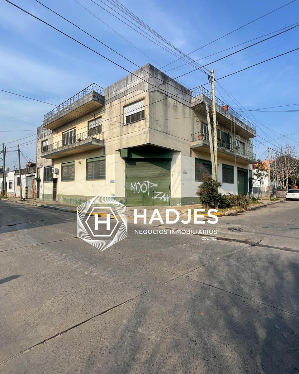 EXCELENTE GALPON +  4 DEPARTAMENTOS EN BERNAL - EXCELENTE