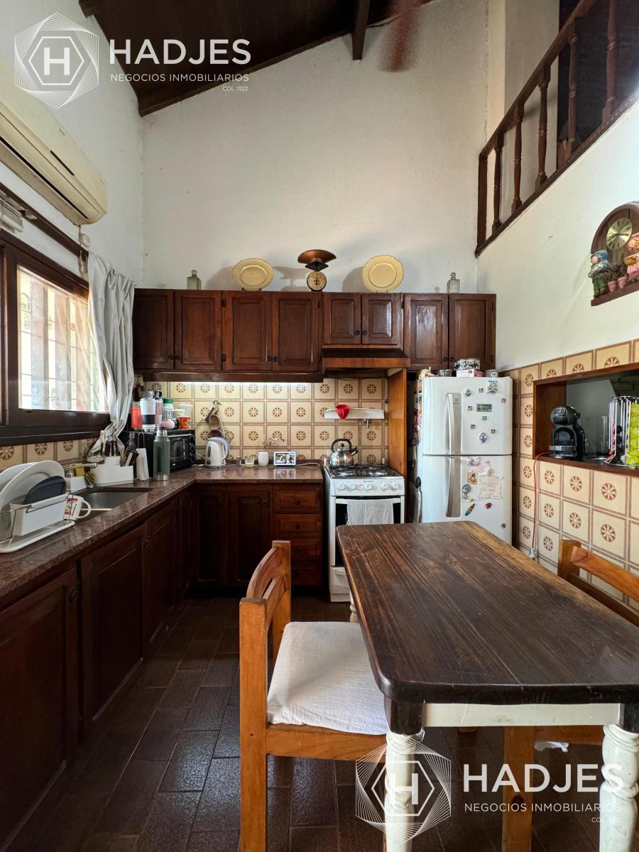 Casa en Venta Espaciosa Propiedad de 4 Ambientes con Quincho y Piscina en Bernal 3