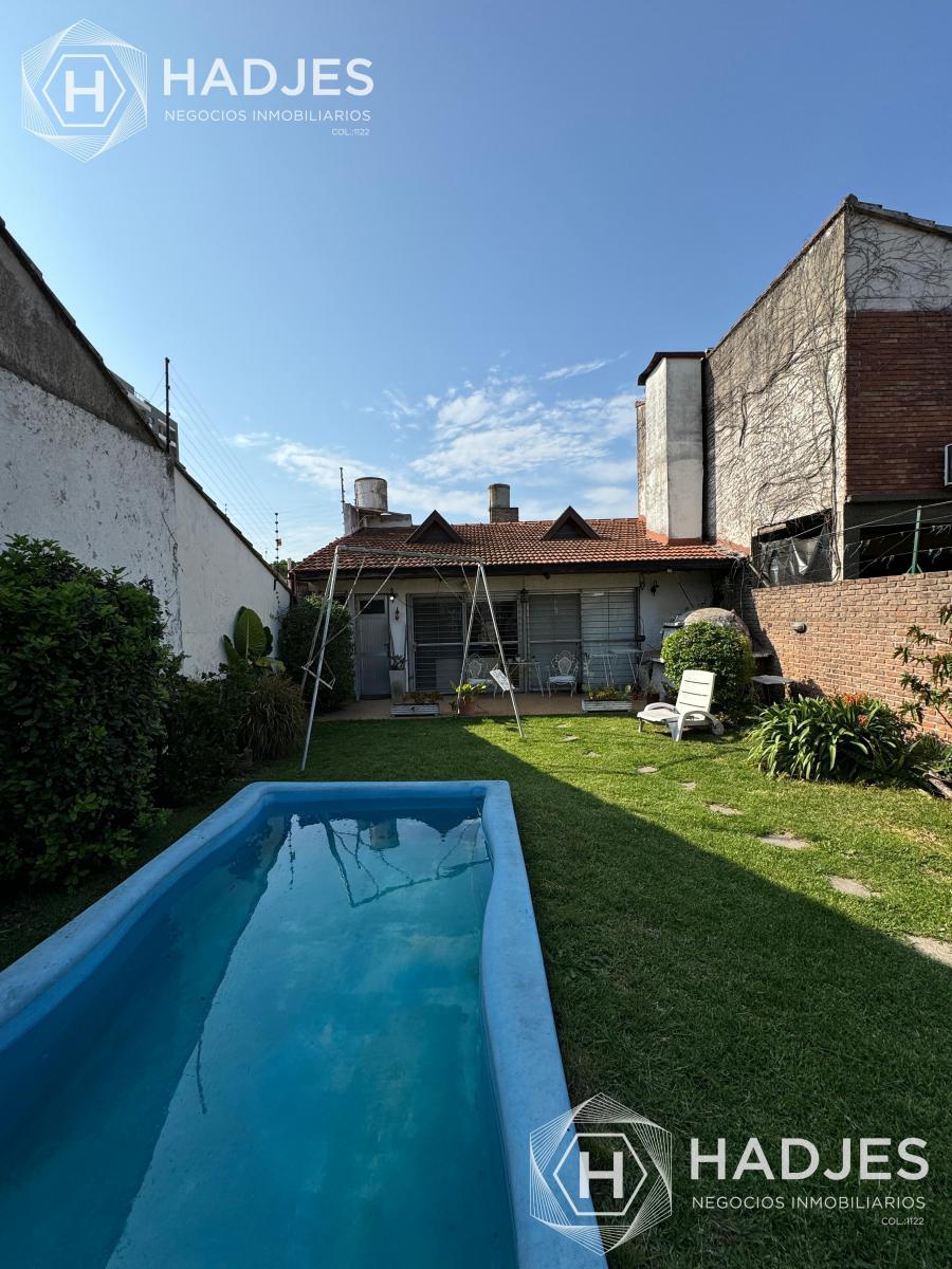 Casa en Venta Espaciosa Propiedad de 4 Ambientes con Quincho y Piscina en Bernal 1