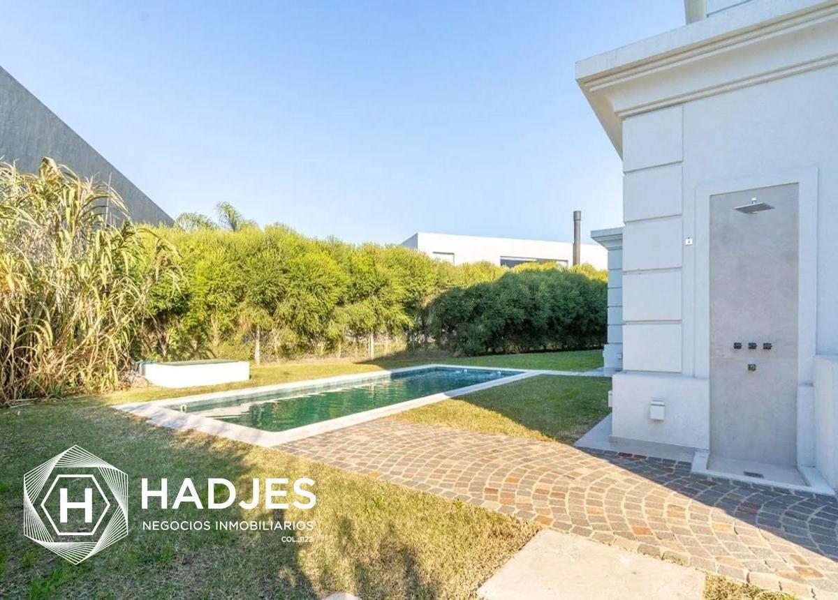 Casa en venta NUEVO QUILMES, excelente calidad y diseño. 6 ambientes c/piscina