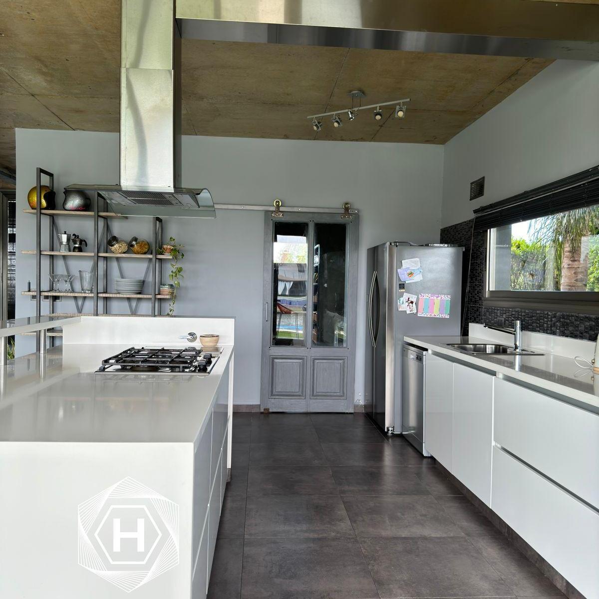 Foto de Casa en venta, NUEVO QUILMES moderna con piscina y vista a la LAGUNA, imagen 2