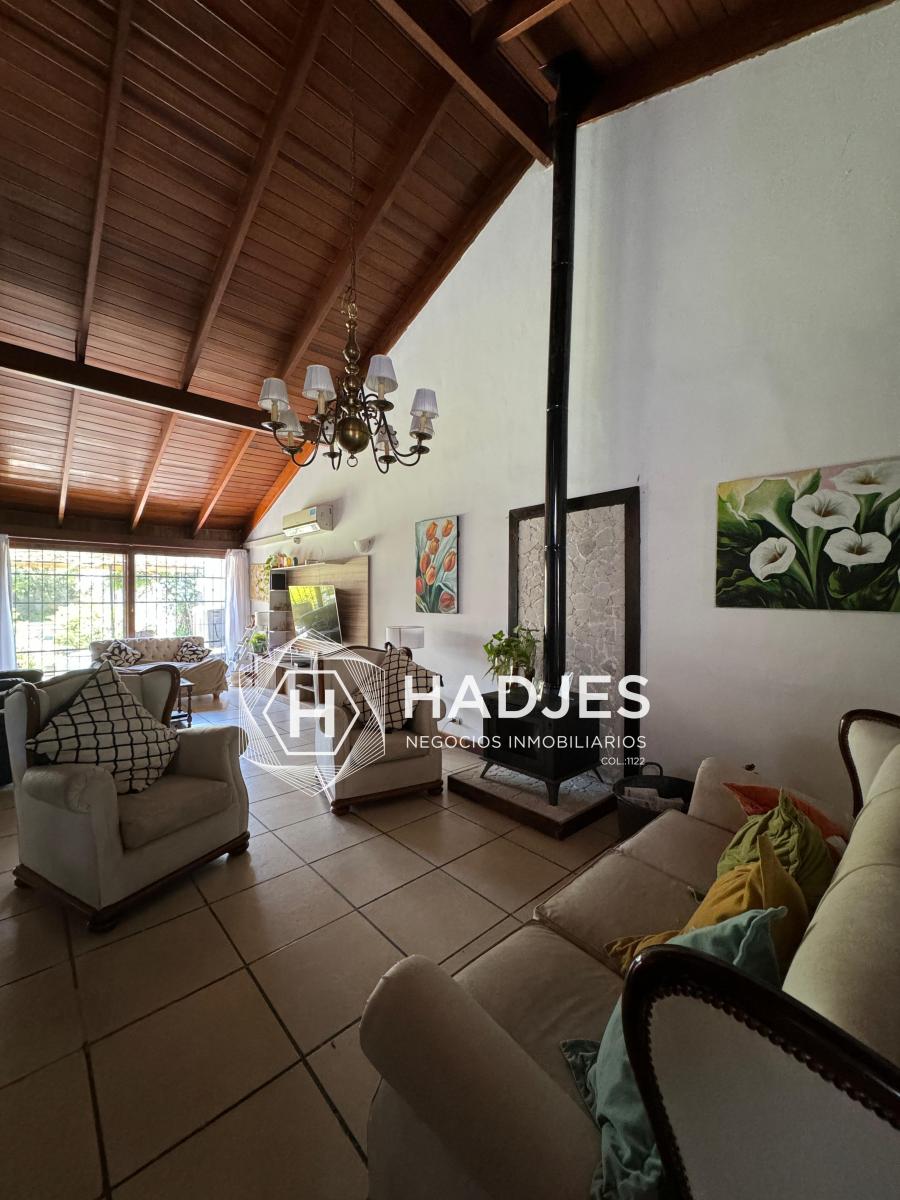 Venta Casa en Barranca de Quilmes: Espacio y Confort en un Entorno Privilegiado 4