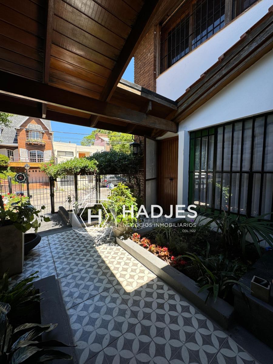 Venta Casa en Barranca de Quilmes: Espacio y Confort en un Entorno Privilegiado 1